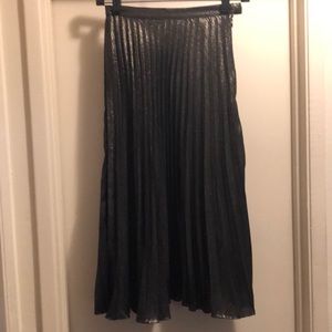 Dressed up or down black/ gold fleck pleat skirt